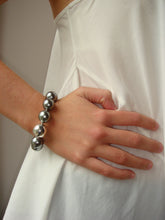 Load image into Gallery viewer, Rebecca X-Large Pearl Bracelet with Single Sterling Silver Ball
